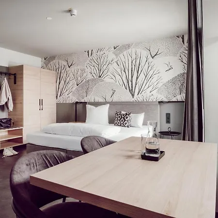 Adebar Stadthotel فندق