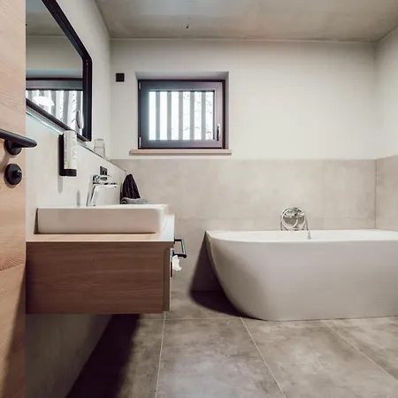 Adebar Stadthotel 4* ディンゴルフィング