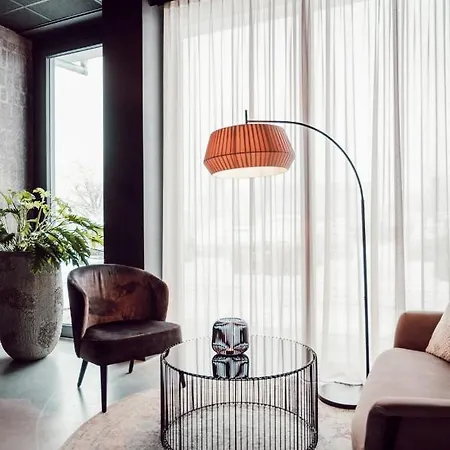 ホテル Adebar Stadthotel ディンゴルフィング