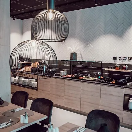 Adebar Stadthotel فندق دينغولفينغ