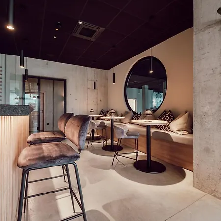 فندق Adebar Stadthotel 4*
