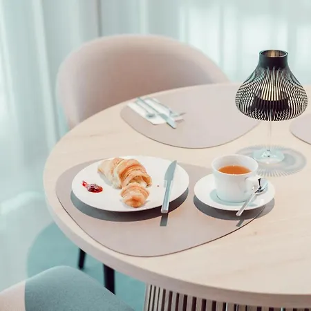 Adebar Stadthotel فندق