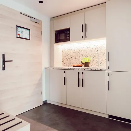 Adebar Stadthotel ホテル