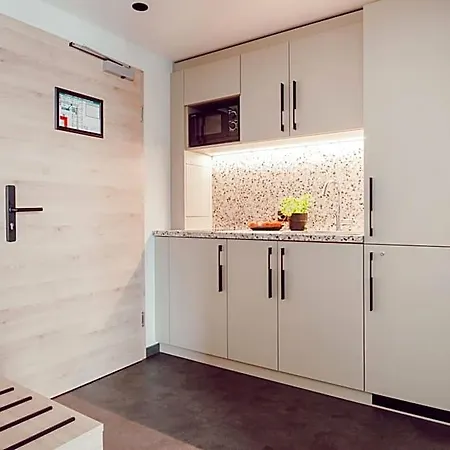 Adebar Stadthotel דינגולפינג