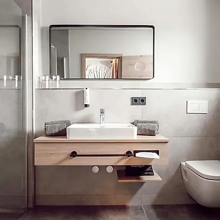 Adebar Stadthotel מלון 4*