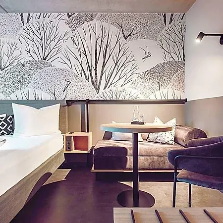 מלון Adebar Stadthotel 4*