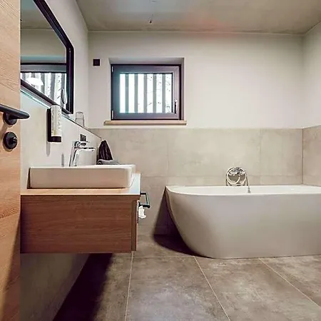 Adebar Stadthotel 4* דינגולפינג