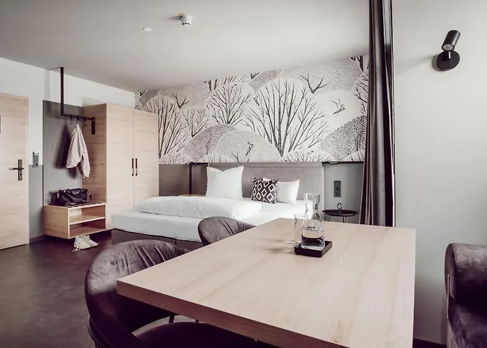 Adebar Stadthotel فندق